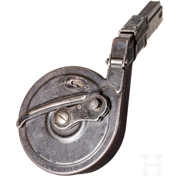 A snail drum magazine for an Artillery Luger, 2nd pattern, with adaptor for MP18