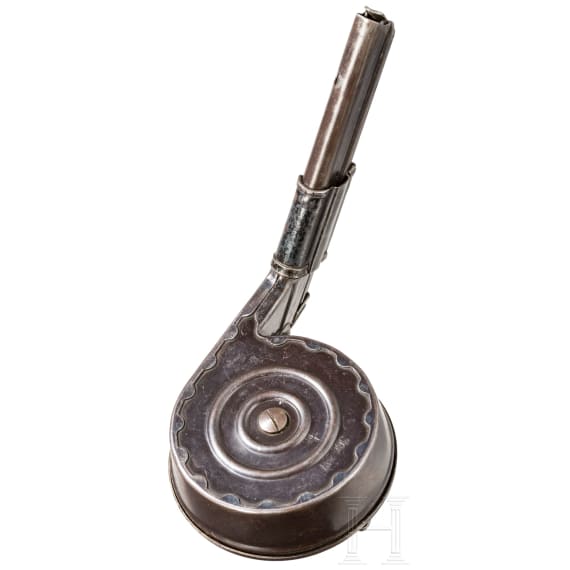 A snail drum magazine for an Artillery Luger, 2nd pattern, with adaptor for MP18