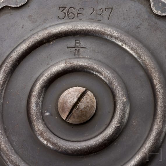 A snail drum magazine for an Artillery Luger, 2nd pattern, with adaptor for MP18