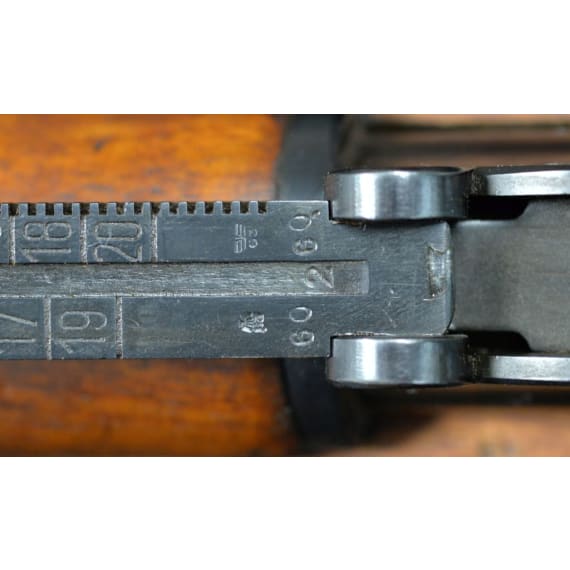 A carbine 98 k of the SS, made from a shortened rifle 98, with scope Heliavier