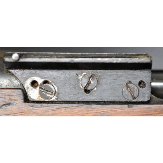 A carbine 98 k of the SS, made from a shortened rifle 98, with scope Heliavier