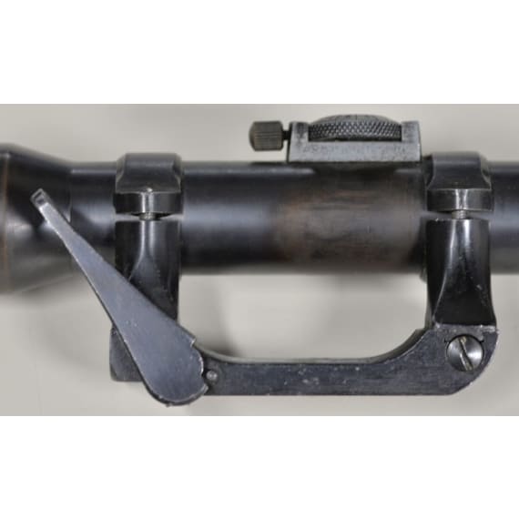 A carbine 98 k of the SS, made from a shortened rifle 98, with scope Heliavier