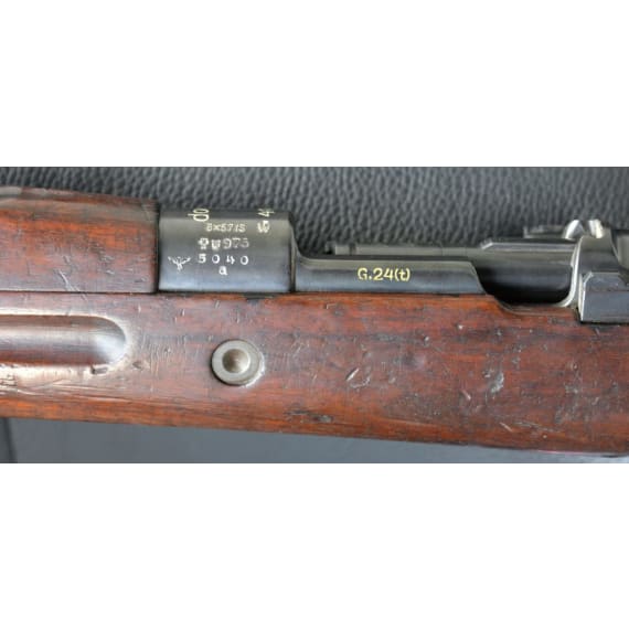 A rifle "G24 (t), code "dou - 41"