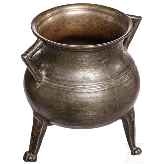 A small southern German bronze cauldron, 16th/17th century