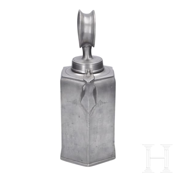 A Swiss flask and a spouted lavabo made of pewter, 18th century