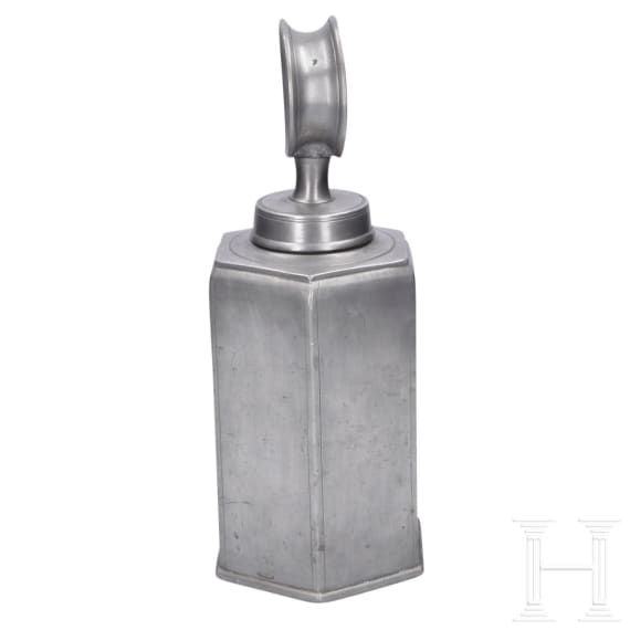A Swiss flask and a spouted lavabo made of pewter, 18th century