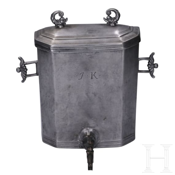 A Swiss flask and a spouted lavabo made of pewter, 18th century