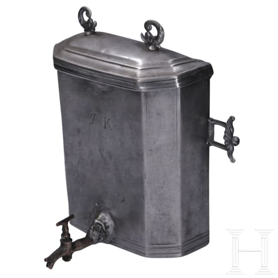 A Swiss flask and a spouted lavabo made of pewter, 18th century