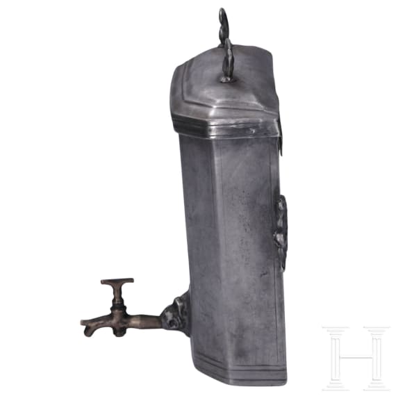 A Swiss flask and a spouted lavabo made of pewter, 18th century