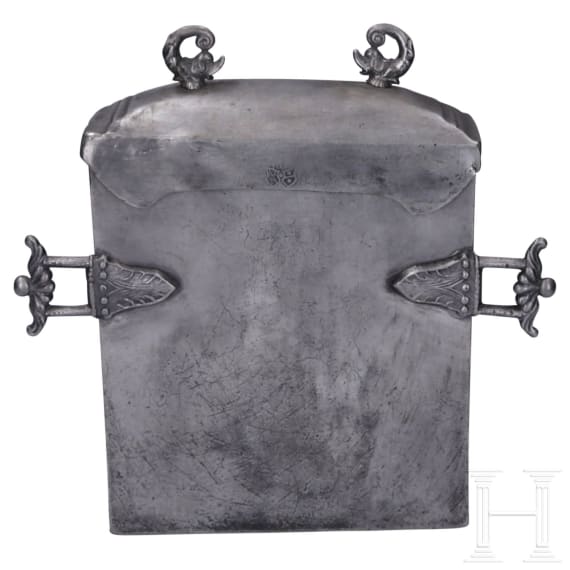 A Swiss flask and a spouted lavabo made of pewter, 18th century