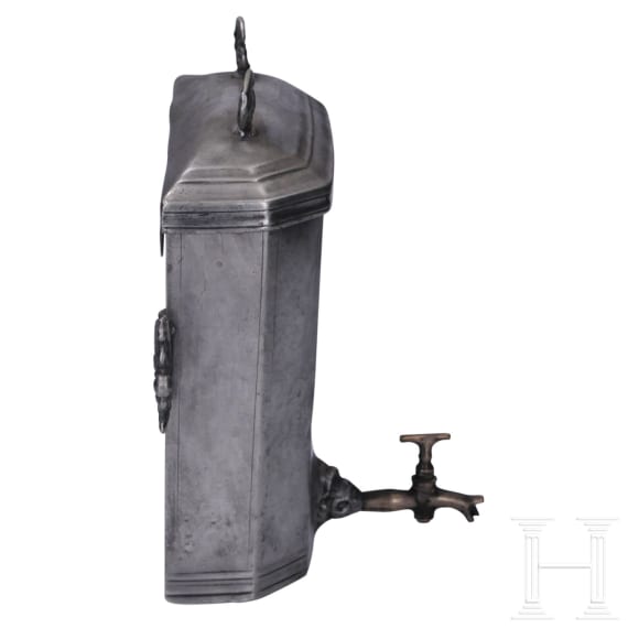 A Swiss flask and a spouted lavabo made of pewter, 18th century