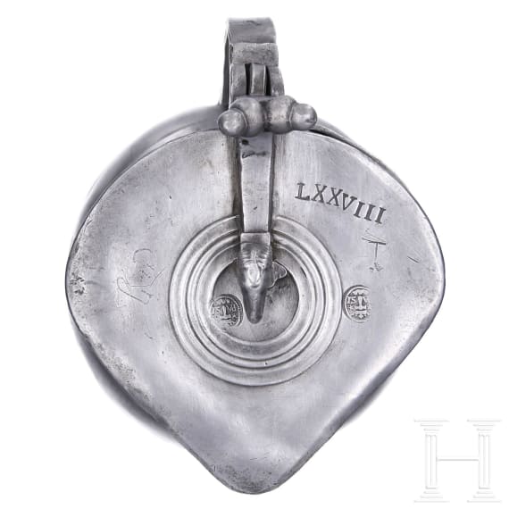 Two Wallis-Swiss pewter jugs, 2nd half of the 18th century
