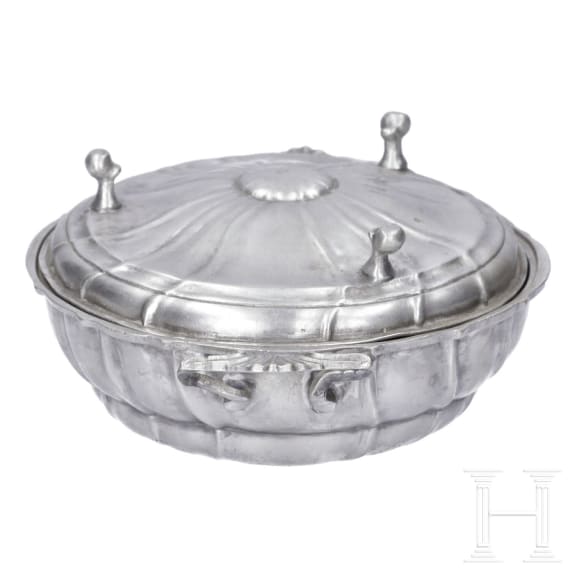 A small German tureen and a salt box made of pewter, circa 1800