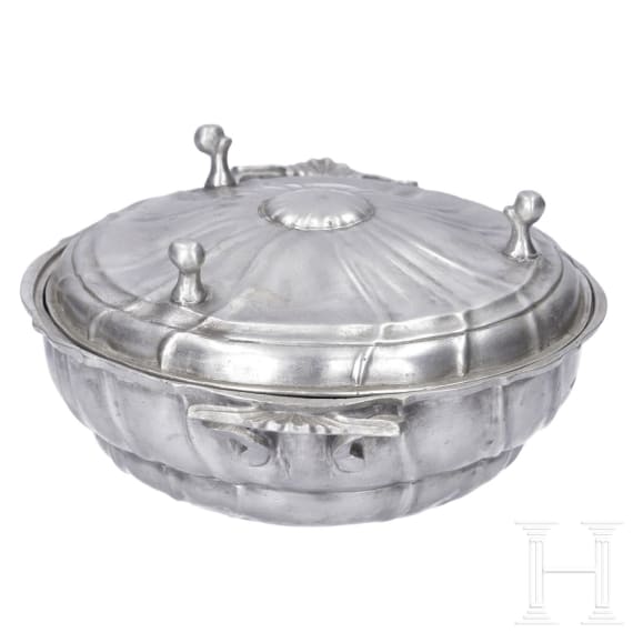 A small German tureen and a salt box made of pewter, circa 1800