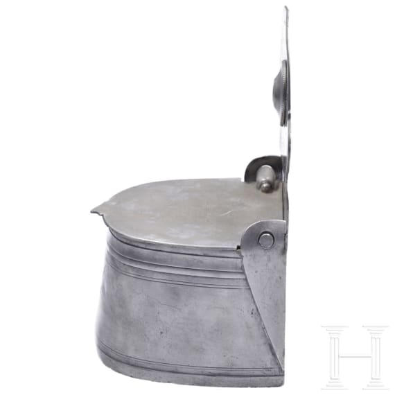 A small German tureen and a salt box made of pewter, circa 1800