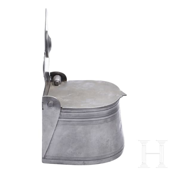 A small German tureen and a salt box made of pewter, circa 1800