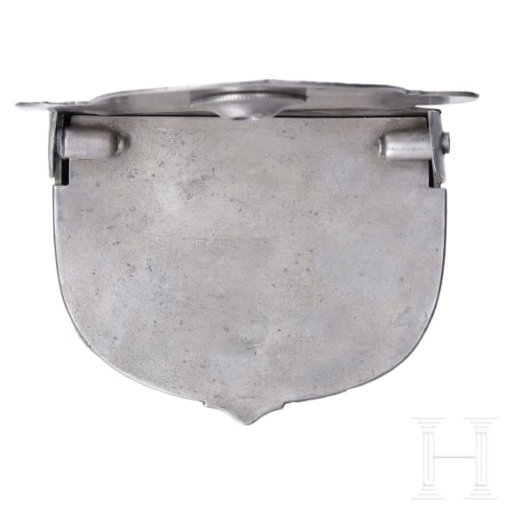 A small German tureen and a salt box made of pewter, circa 1800