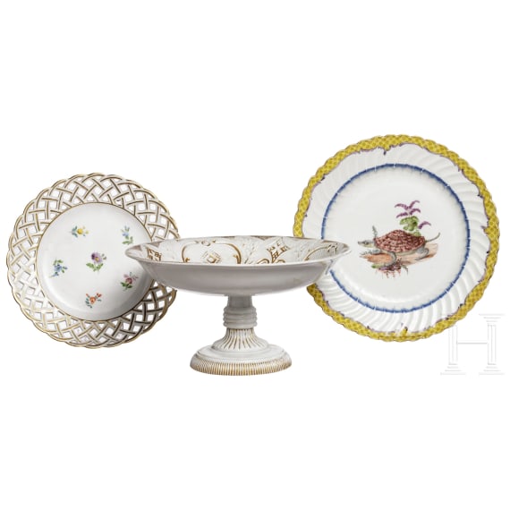 A cake stand and two plates, Meissen, 20th century