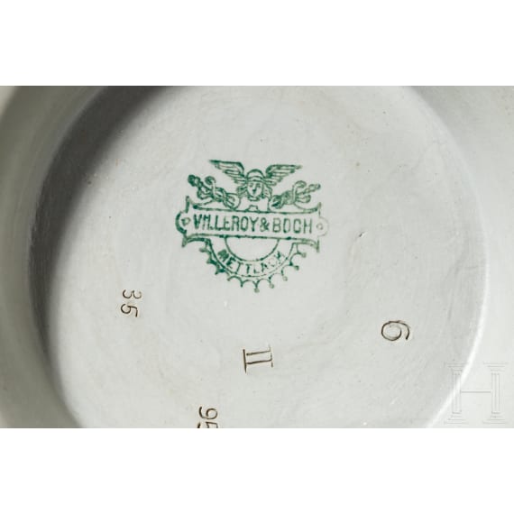 Two Mettlach historicism lidded cans and four drinking mugs with figure frieze, end of 19th century
