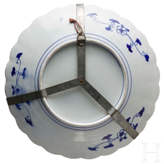 A large Imari porcelain bowl, Japan, 19th century