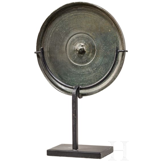 A Chinese bronze mirror, 18th/19th century