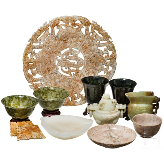 Eleven decorative Chinese objects including four jade bowls, 20th century