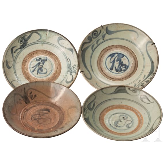 Four Chinese or Korean porcelain plates, 18th/19th century
