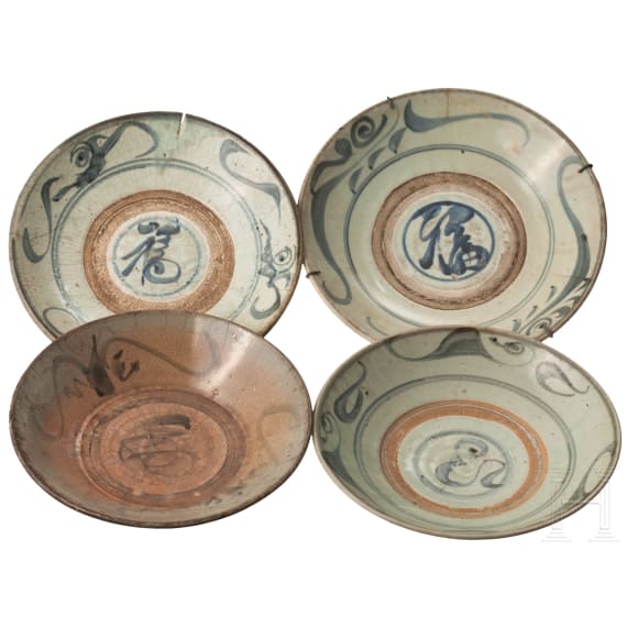 Four Chinese or Korean porcelain plates, 18th/19th century
