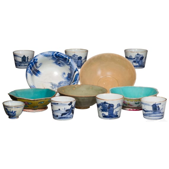 Twelve pieces of porcelain and ceramics, Japan/China, 18th-20th century