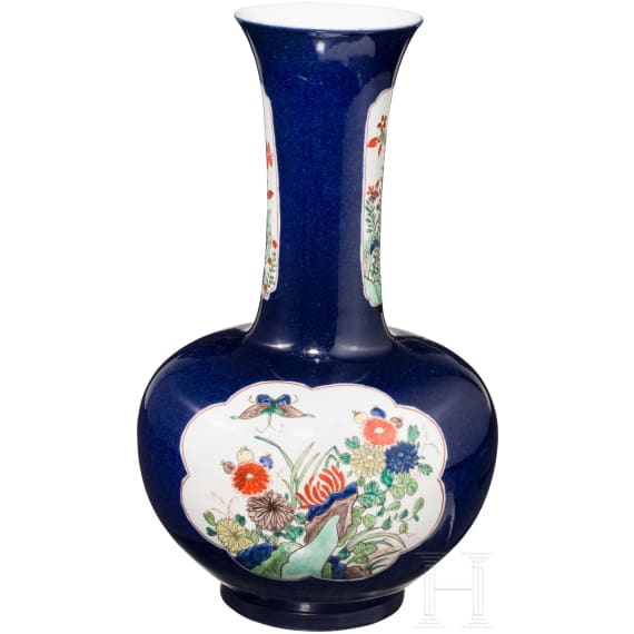 A porcelain vase, China, 18th/19th century