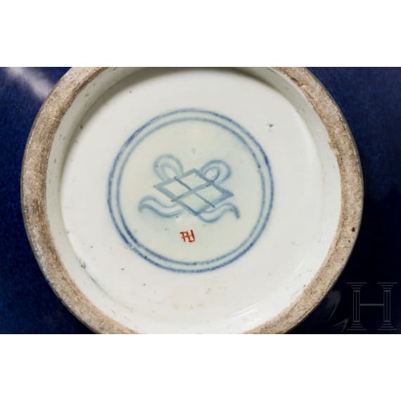 A porcelain vase, China, 18th/19th century