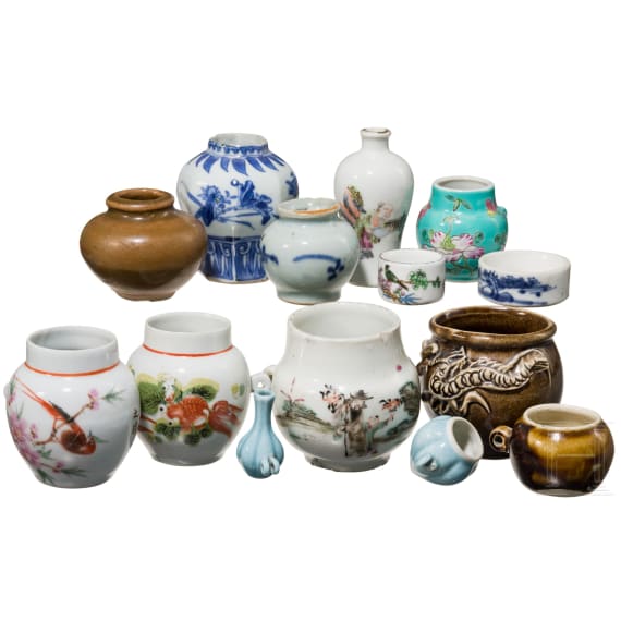 A set of 14 Chinese miniature porcelains, 18th - 20th century