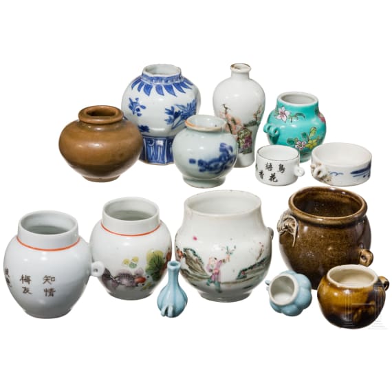 A set of 14 Chinese miniature porcelains, 18th - 20th century