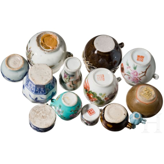 A set of 14 Chinese miniature porcelains, 18th - 20th century