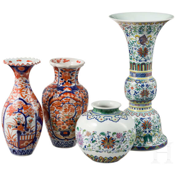 A small collection of Chinese vases, 19th/20th century