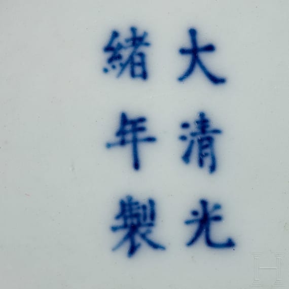 A small collection of Chinese vases, 19th/20th century