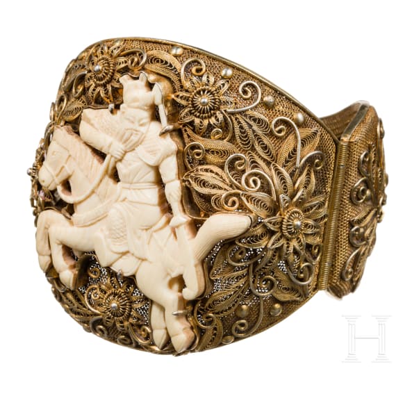 A Chinese silver filigree bracelet mounted witn ivory, ca. 1920/30