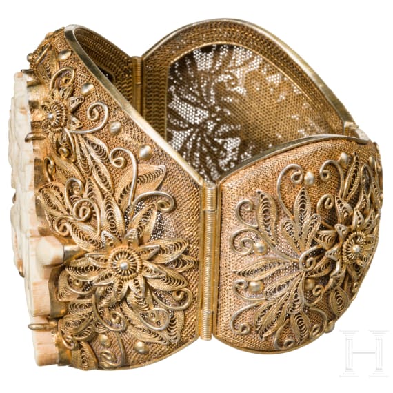 A Chinese silver filigree bracelet mounted witn ivory, ca. 1920/30