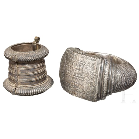 Zwei silberne Fu&szlig;- bzw. Armreife, Ostasien/North Africa