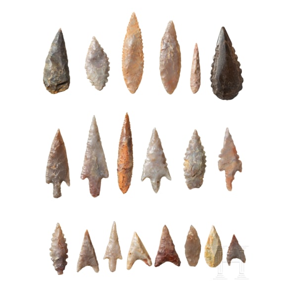20 Neolithic flint arrowheads and pearls of a necklace from the Sahara, circa 5000 &ndash; 3000 B.C.