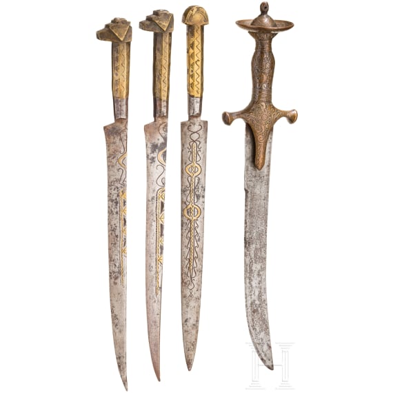 Drei Flyssa-Messer und ein Tulwar-Messer, Marokko bzw. Indien, 19. Jhdt.