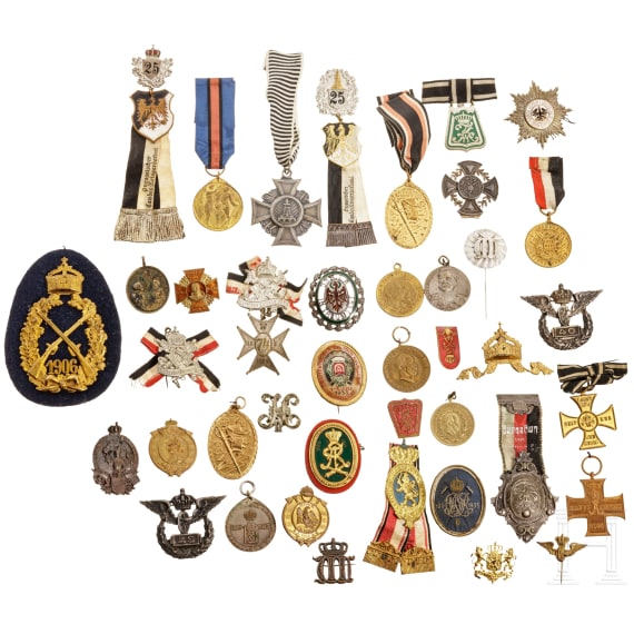 Kaiserschie&szlig;preis und ca. 40 Abzeichen, Preu&szlig;en
