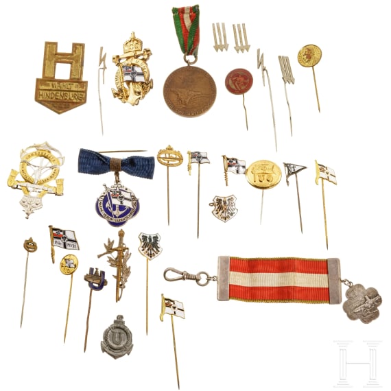 &Uuml;ber 80 Miniaturen und Abzeichen, meist Marine, Preu&szlig;en