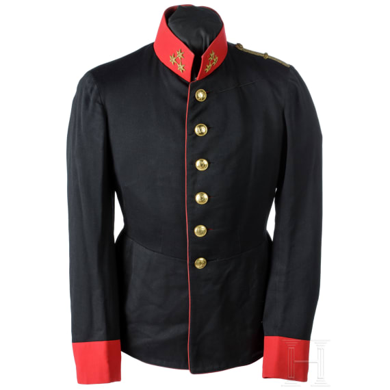 &Ouml;sterreich, zwei Uniformjacken f&uuml;r Offiziere (General und Hauptmann), 1. H&auml;lfte 20. Jahrhundert