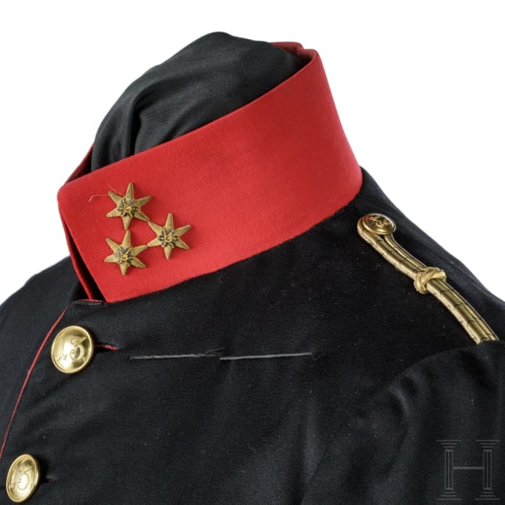 &Ouml;sterreich, zwei Uniformjacken f&uuml;r Offiziere (General und Hauptmann), 1. H&auml;lfte 20. Jahrhundert