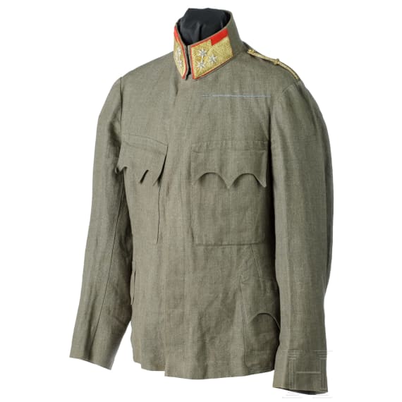 &Ouml;sterreich, zwei Uniformjacken f&uuml;r Offiziere (General und Hauptmann), 1. H&auml;lfte 20. Jahrhundert