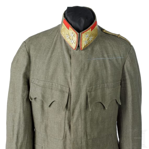 &Ouml;sterreich, zwei Uniformjacken f&uuml;r Offiziere (General und Hauptmann), 1. H&auml;lfte 20. Jahrhundert