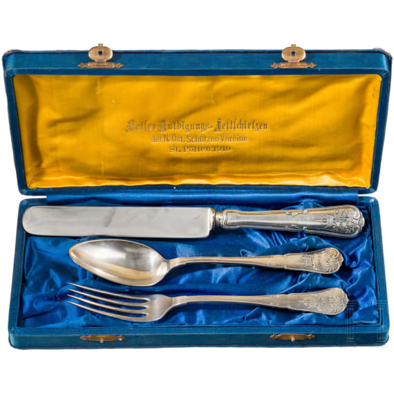 Kaiser-Huldigungs-Festschie&szlig;en der nieder&ouml;sterr. Sch&uuml;tzenvereine 1910 - dreiteiliges Silberbesteck in Etui als Ehrenpreis