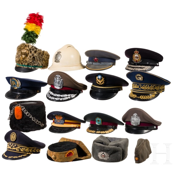 Konvolut 16 internationale Kopfbedeckungen etc., 20. Jhdt.