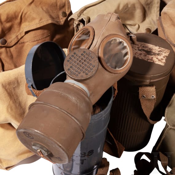 Zehn Gasmasken mit Beh&auml;ltnis, verschiedene Nationen, 2. Weltkrieg
